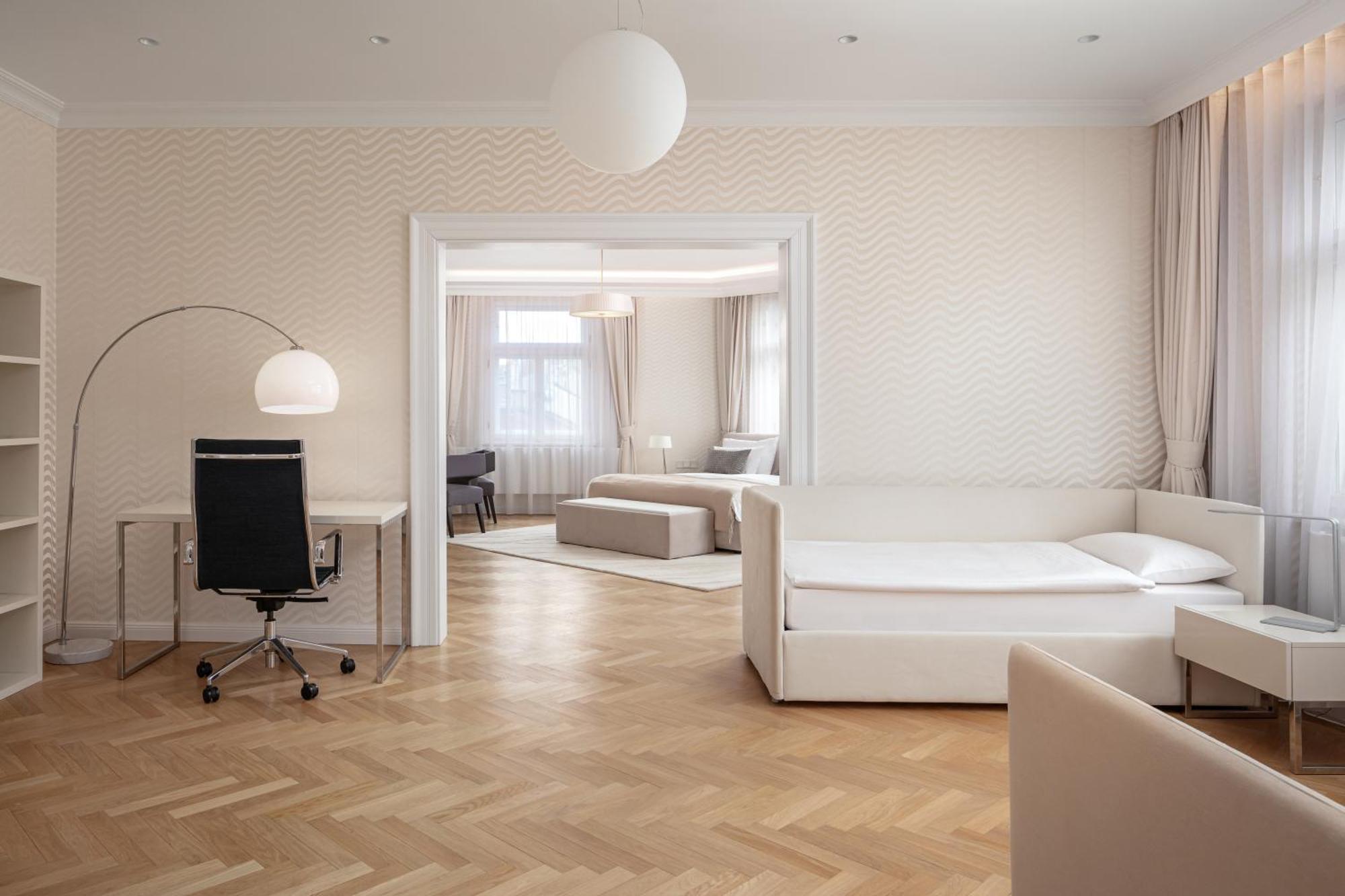 Revolucni Apartments Old Town Prag Exterior foto